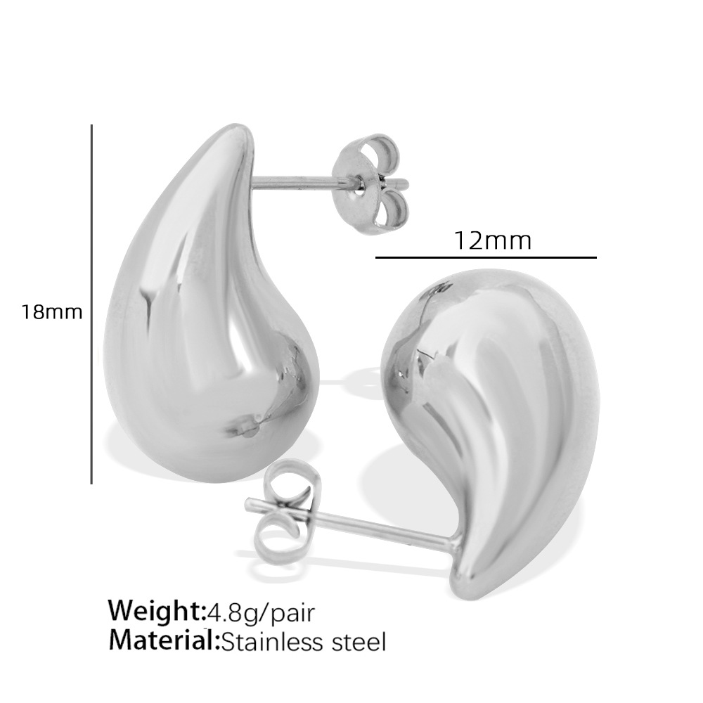 4:EH232 small silver earrings