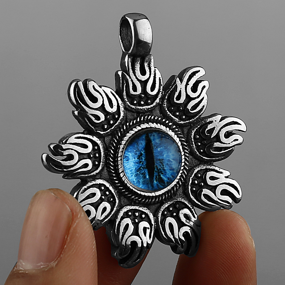 Blue-eye single pendant