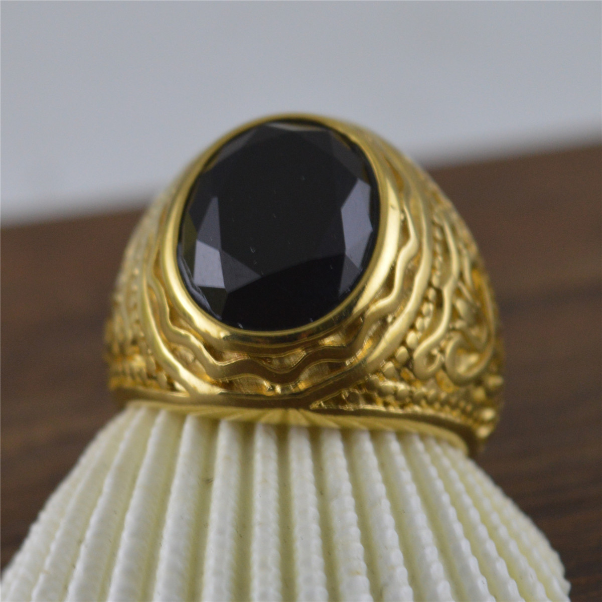 6:HR404 golden black diamond