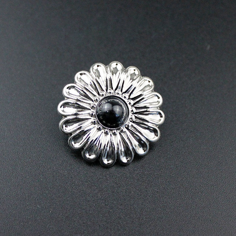 3:Dark chrysanthemum imitation black turquoise rope button