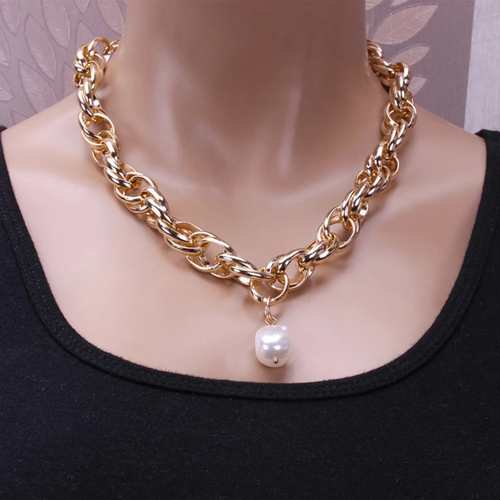 Necklace gold