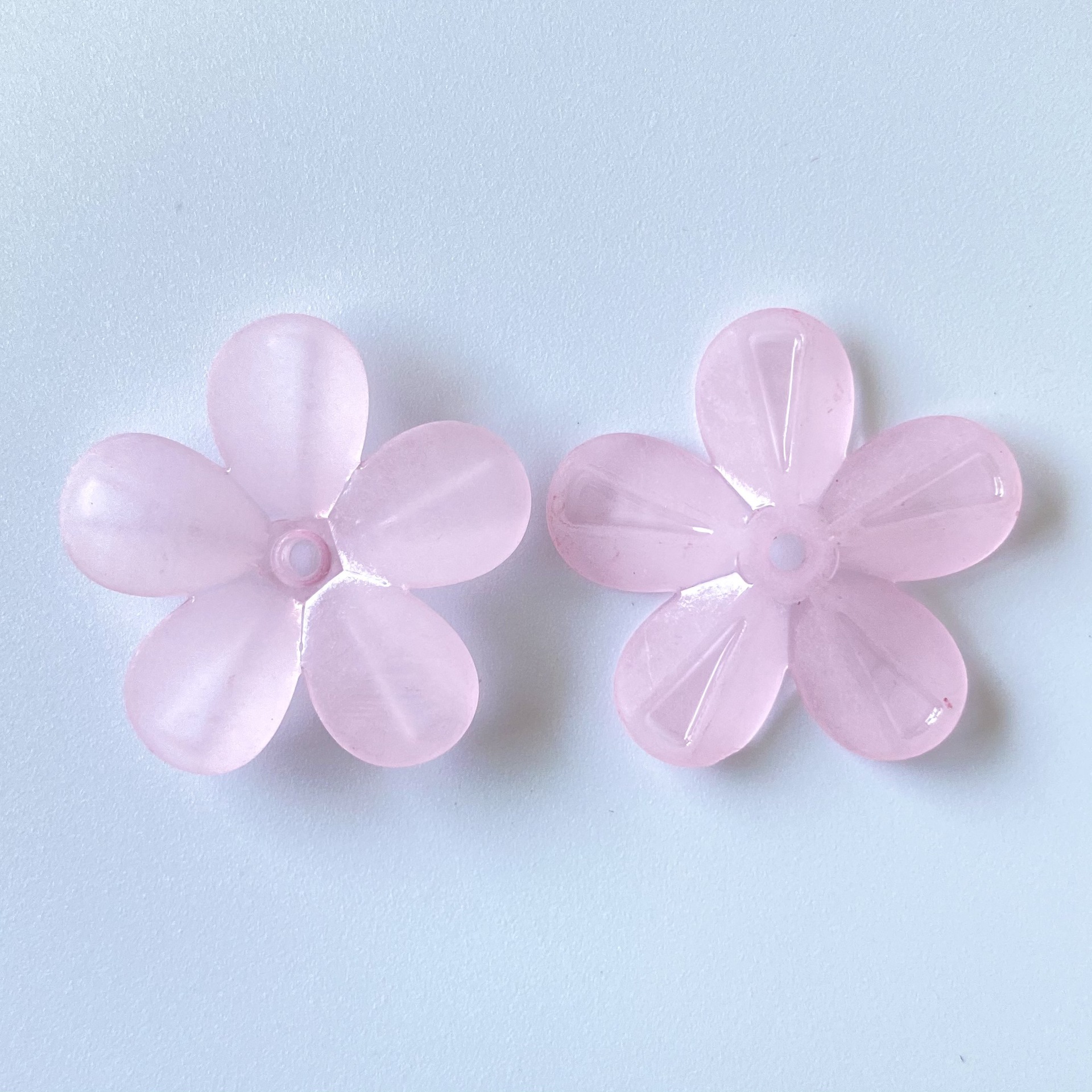 Light pink 20mm,hole 2.6mm,355 PCS/bag