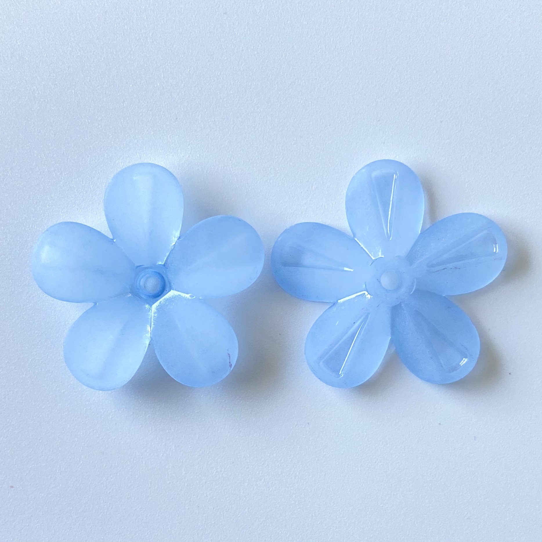 Light blue 20mm,hole 2.6mm,355 PCS/bag