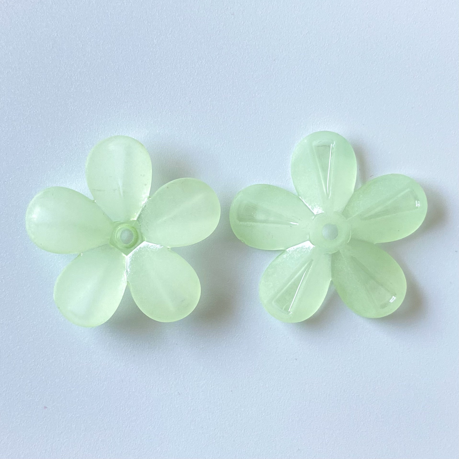 Mint green 30mm,hole 1.5mm,665 PCS/bag