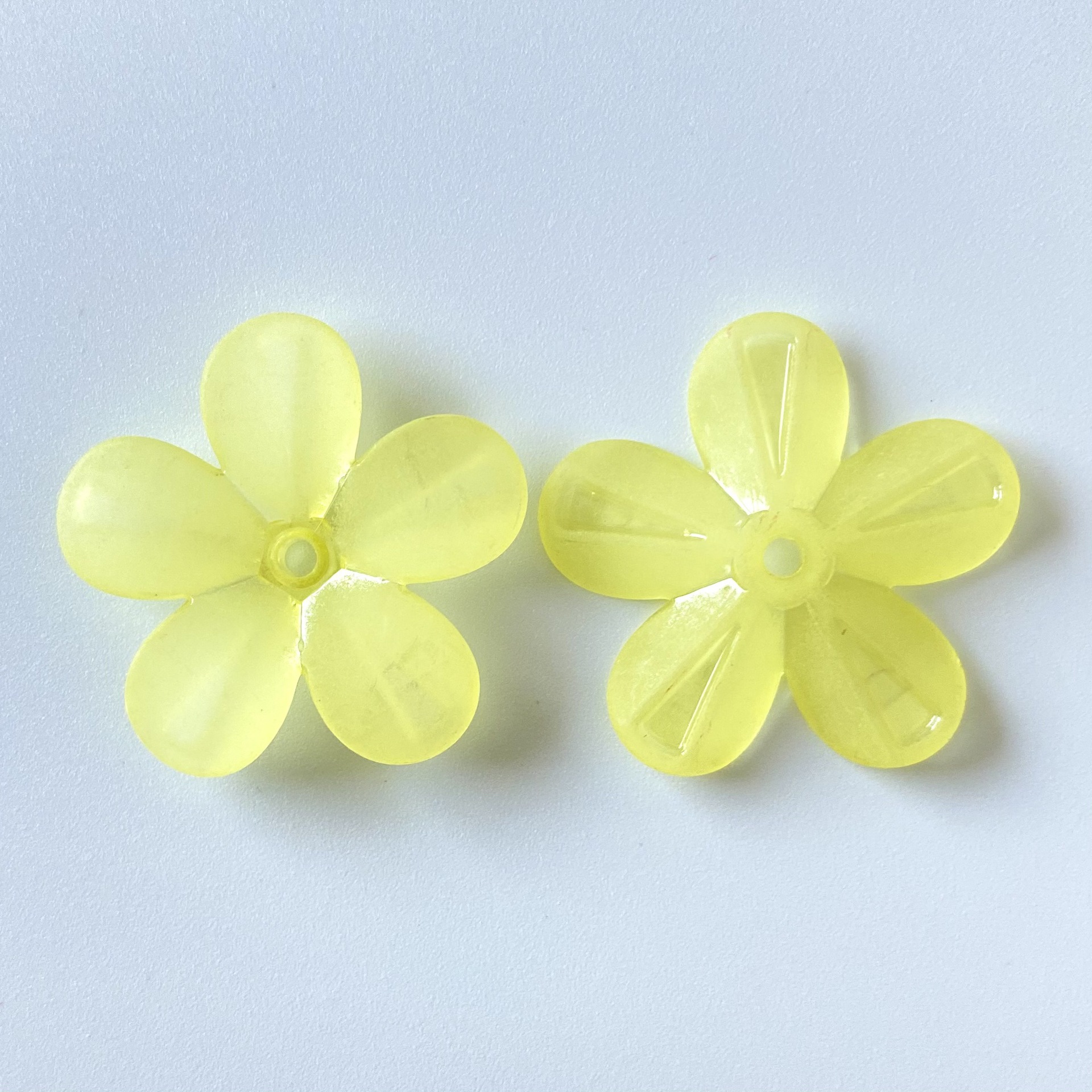 Light yellow 30mm,hole 1.5mm,665 PCS/bag