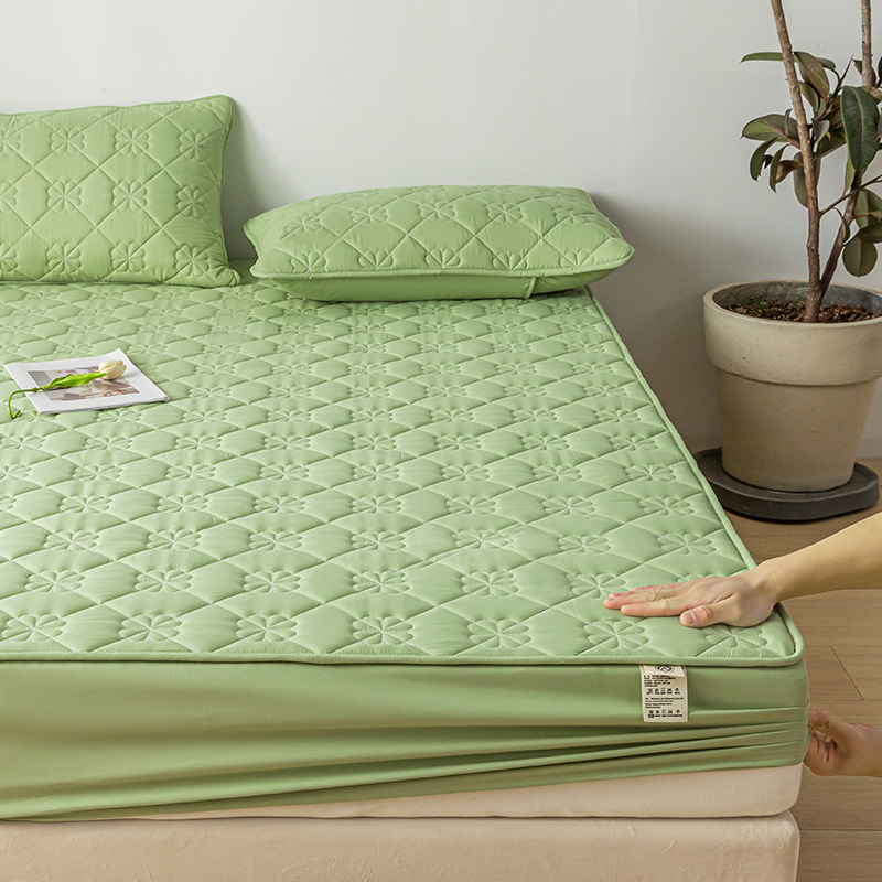 Waterproof quilted fitted sheet mint green