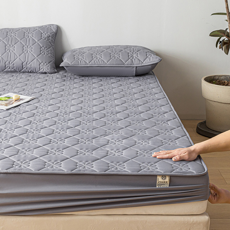 Waterproof quilted fitted sheet dark gray