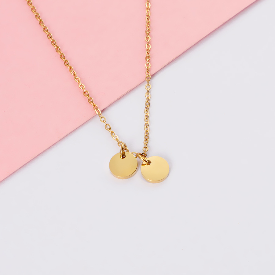 4:Gold necklace (plus two discs)