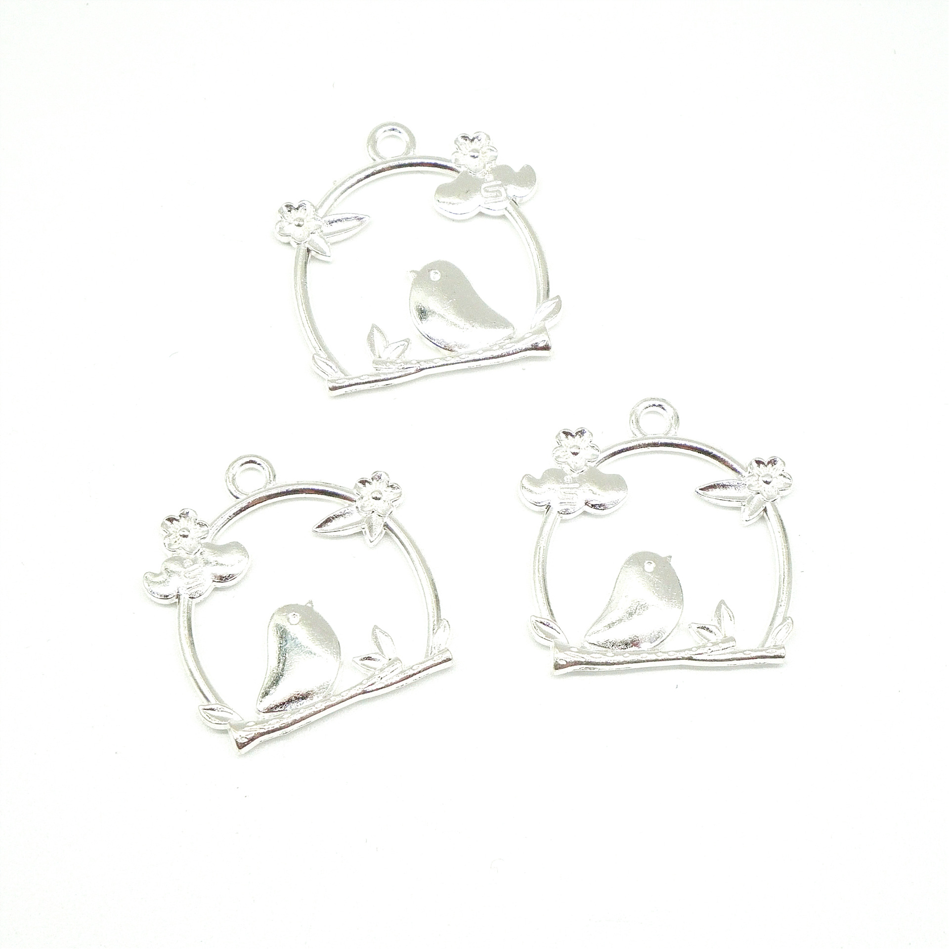 4 светло-серебристый цвет