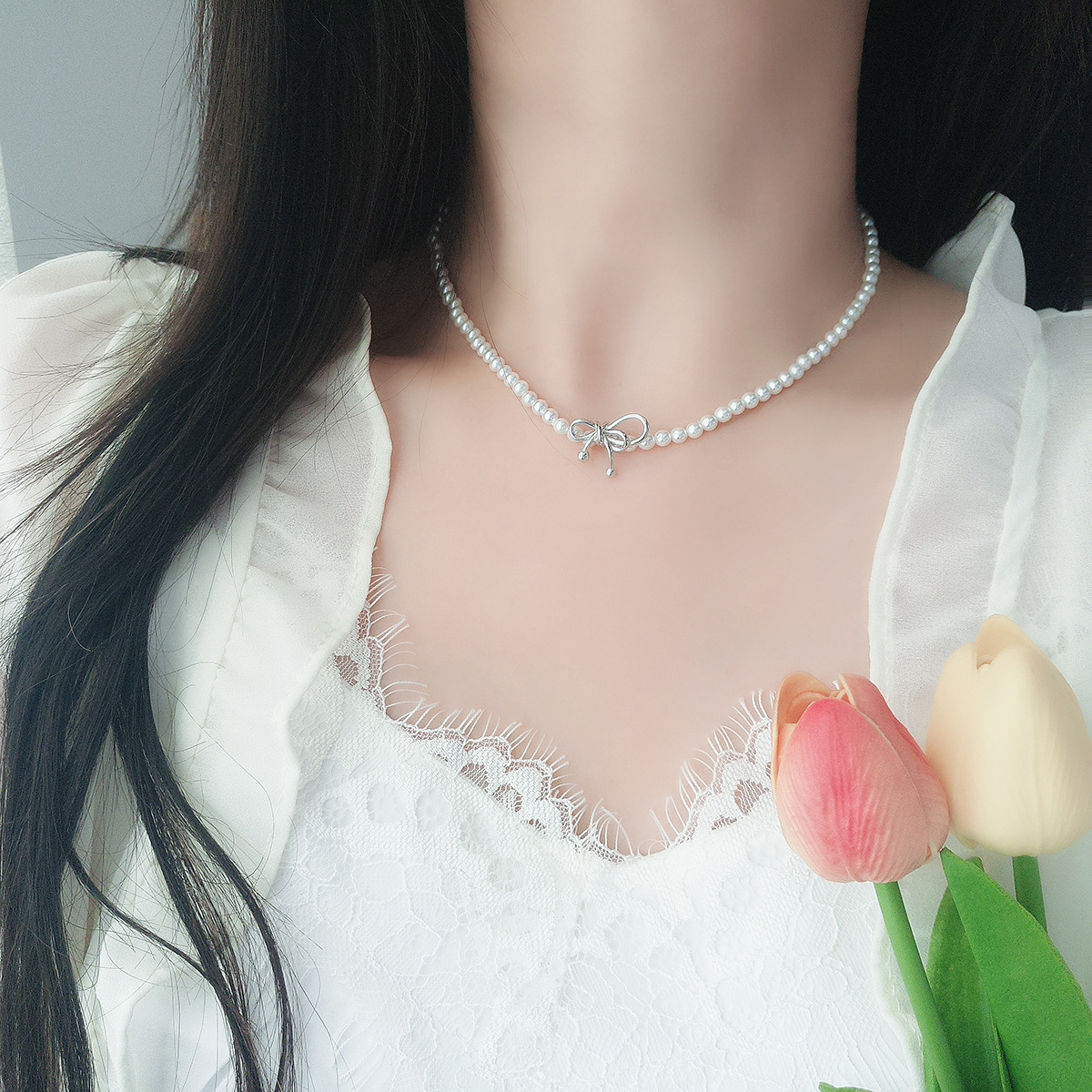 2:4mm pearl bow necklace