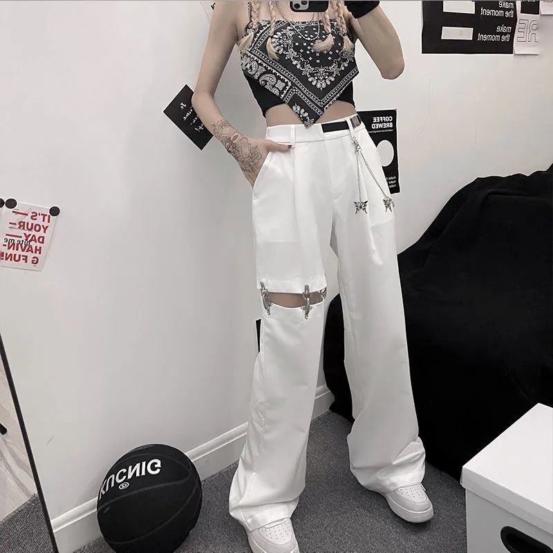 White pants chain]