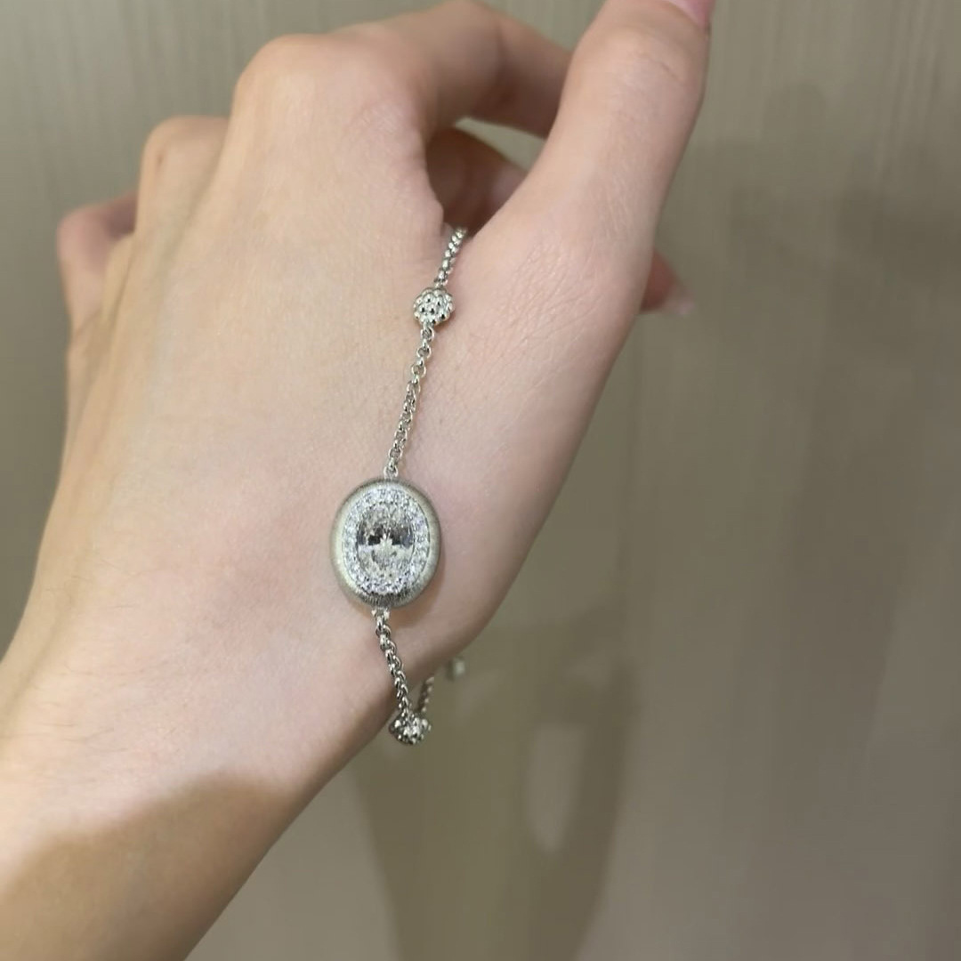 1:Silver bracelet [retractable]