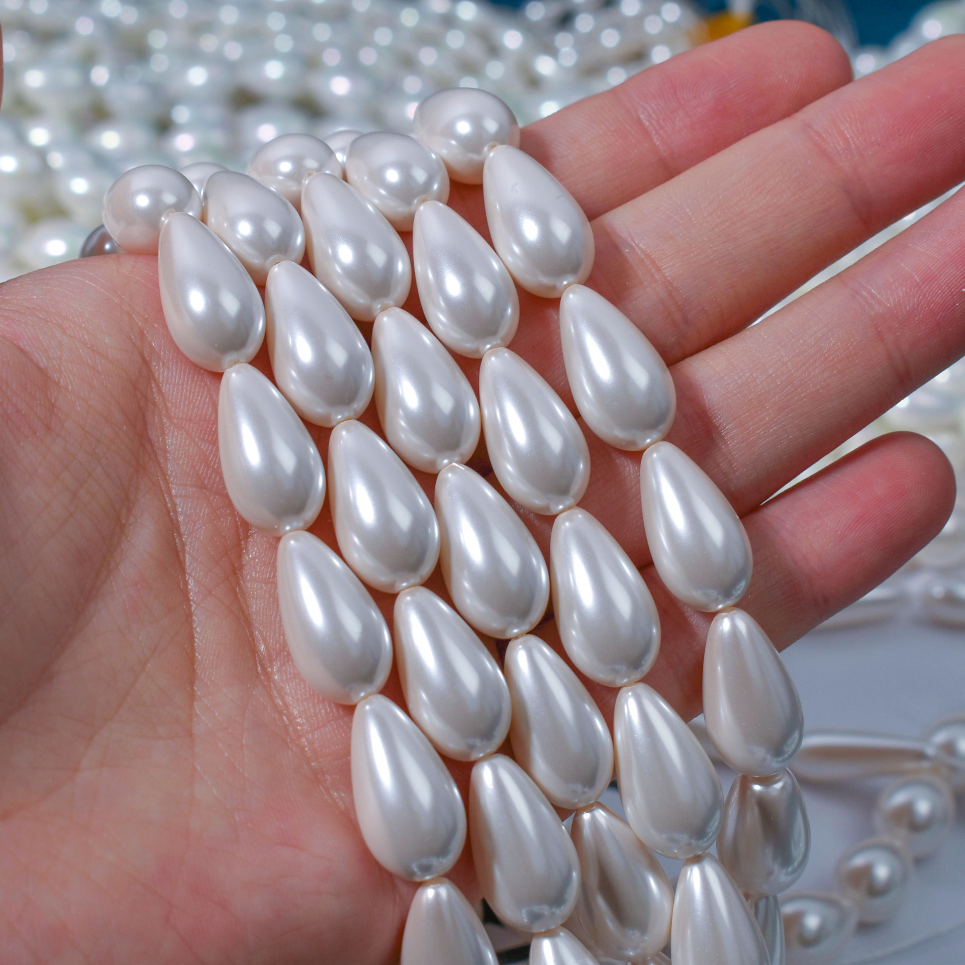 2:Pearl white about 10*18mm/about 22 PCS/Strand