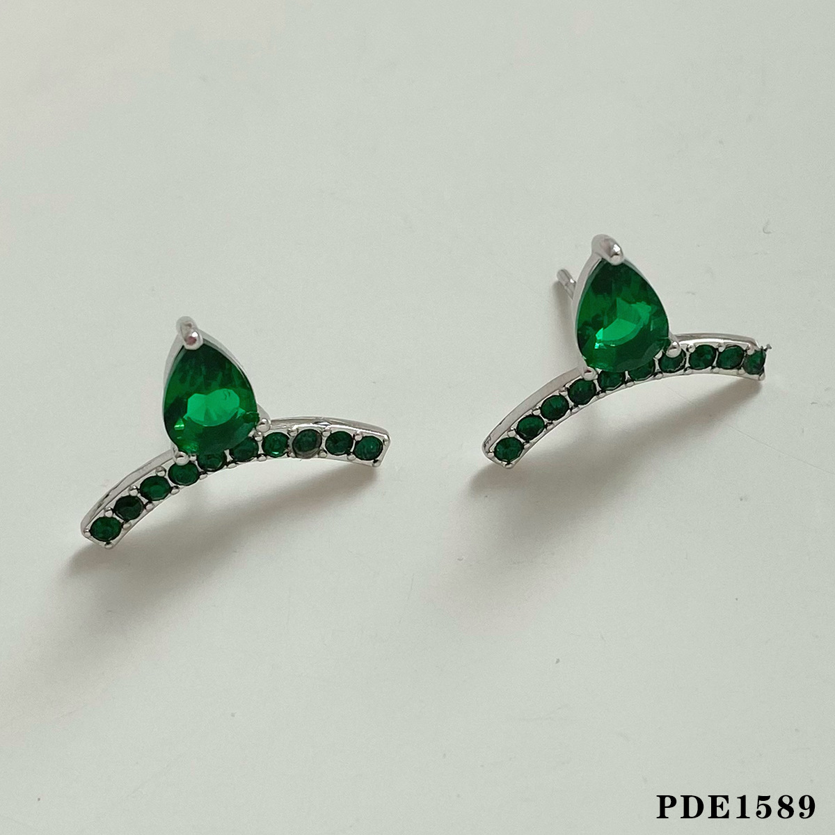 4:PDE1589 silver green zirconium