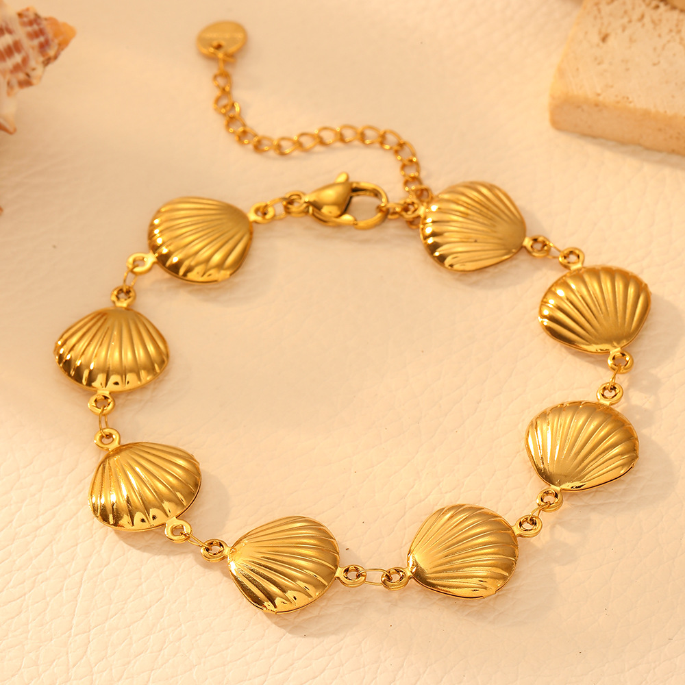 8:Shell bracelet