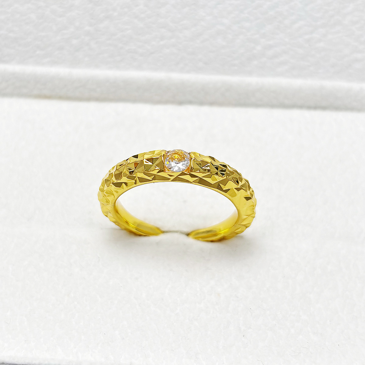 2:Gold crushed ice ring