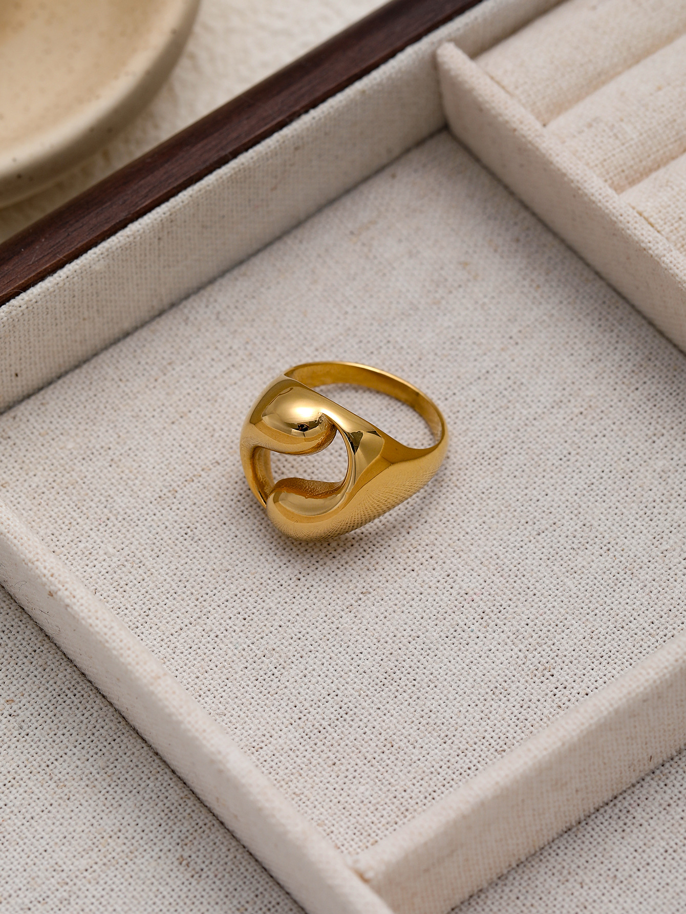 8:Gold ring no. 7