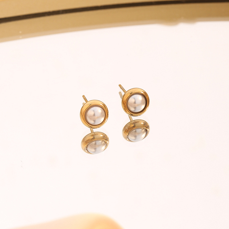 3:5608 white pearl earrings gold