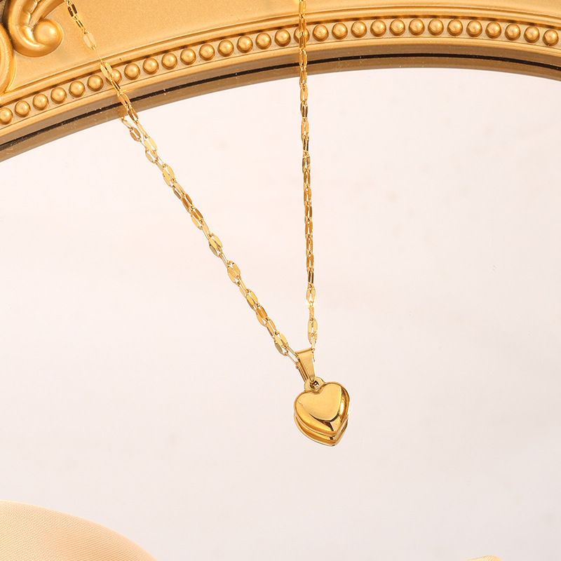 1:81169 three-dimensional peach heart necklace gold