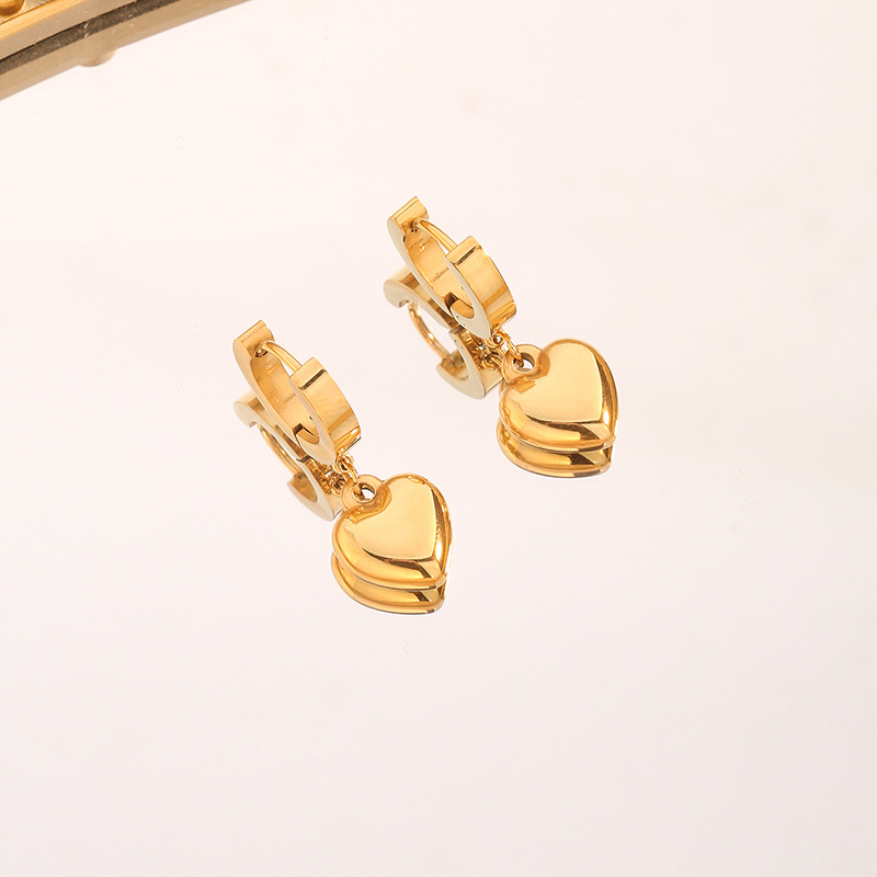 3:5610 three-dimensional peach heart earrings gold