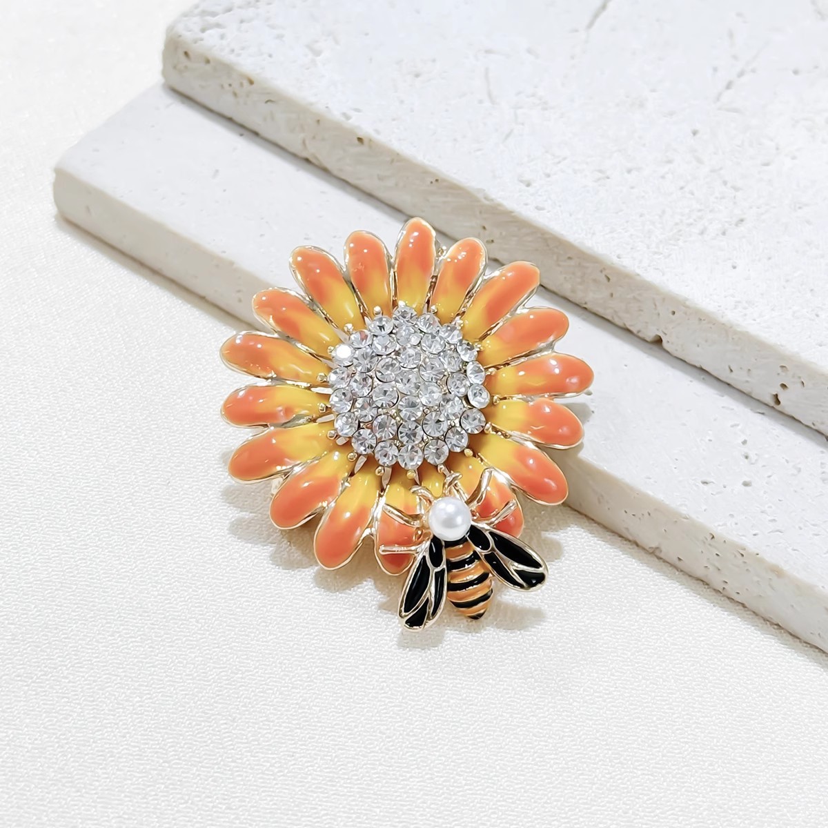 1:Kc golden yellow bee sunflower brooch