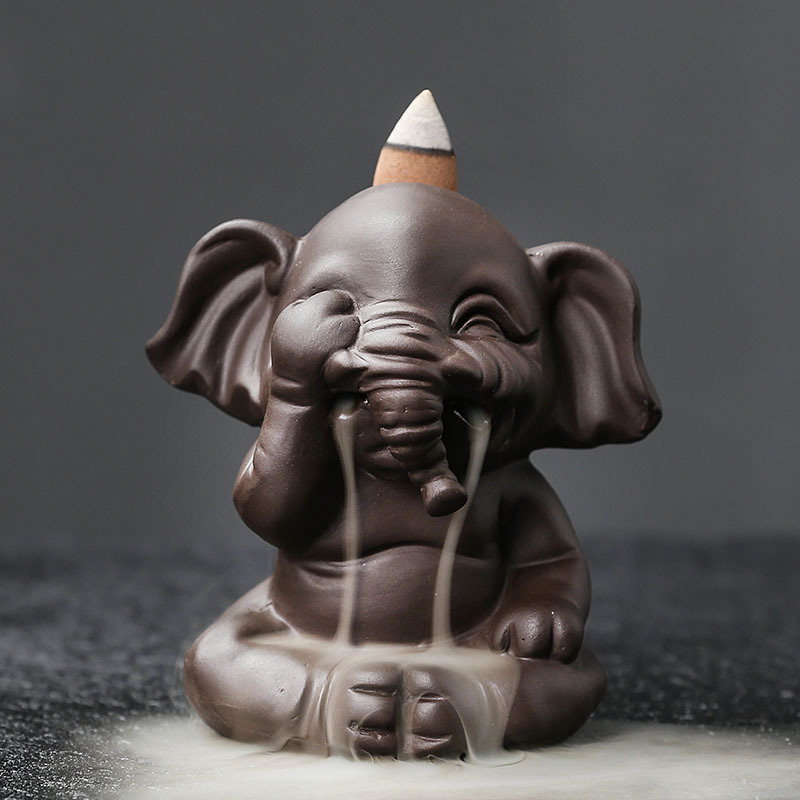 1:Little elephant/not looking at