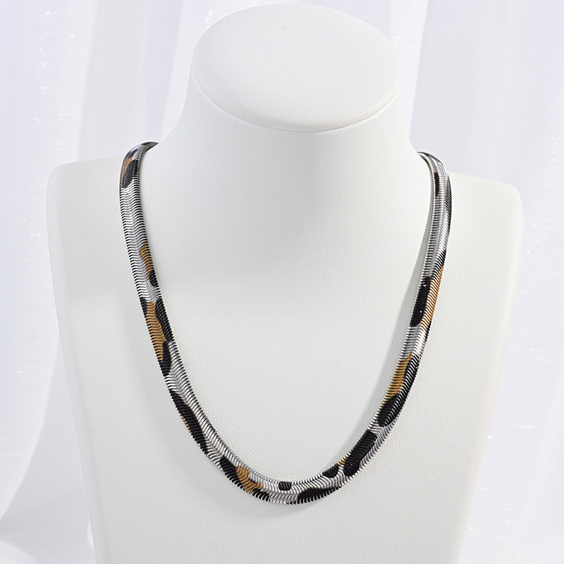 2:White gold 6mm leopard print snake bone chain