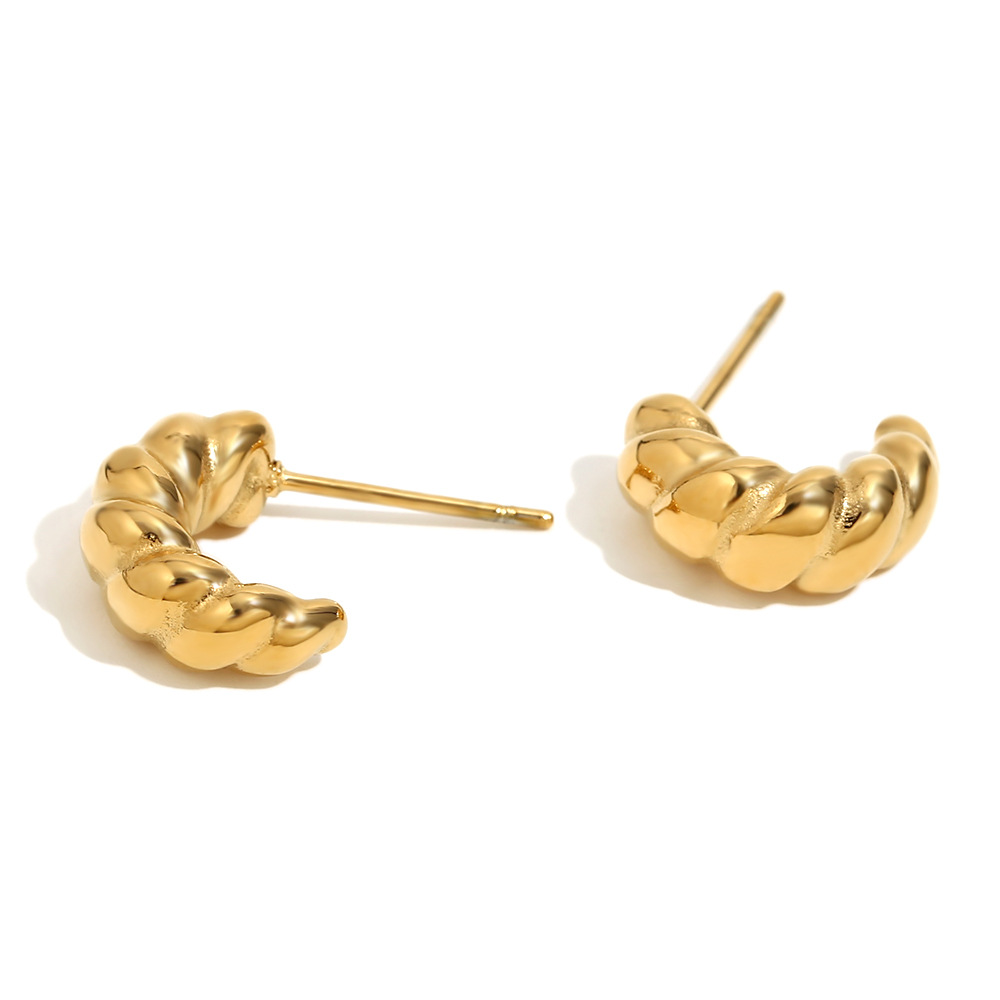 1:Threaded horn small earrings-gold