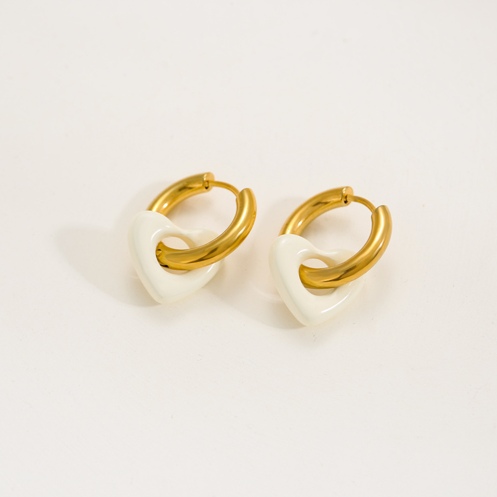 5:Cream white gold earrings