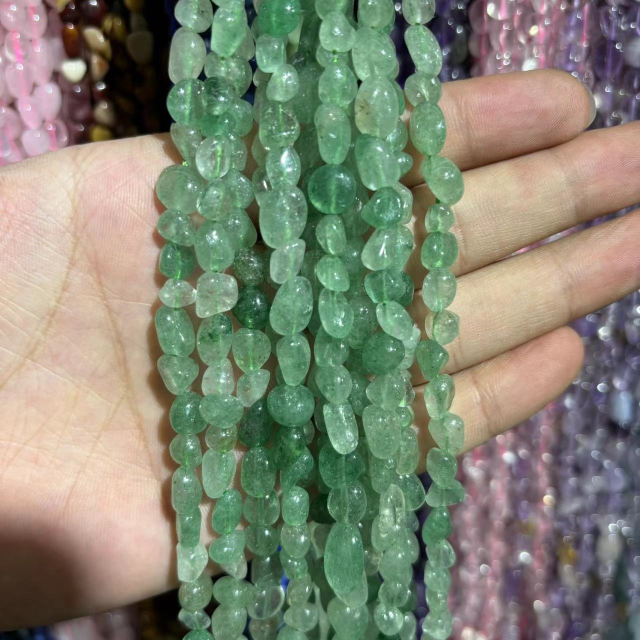 green strawberry crystal 6-8mm (about 55 pieces)