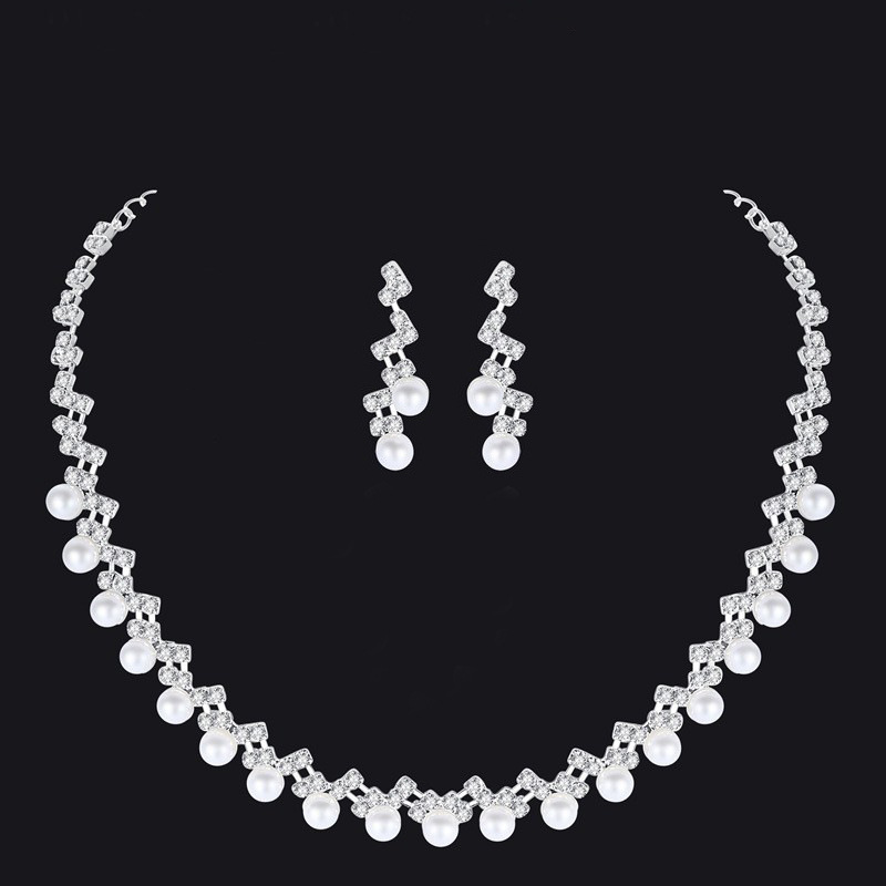 Full pearl necklace and earring set