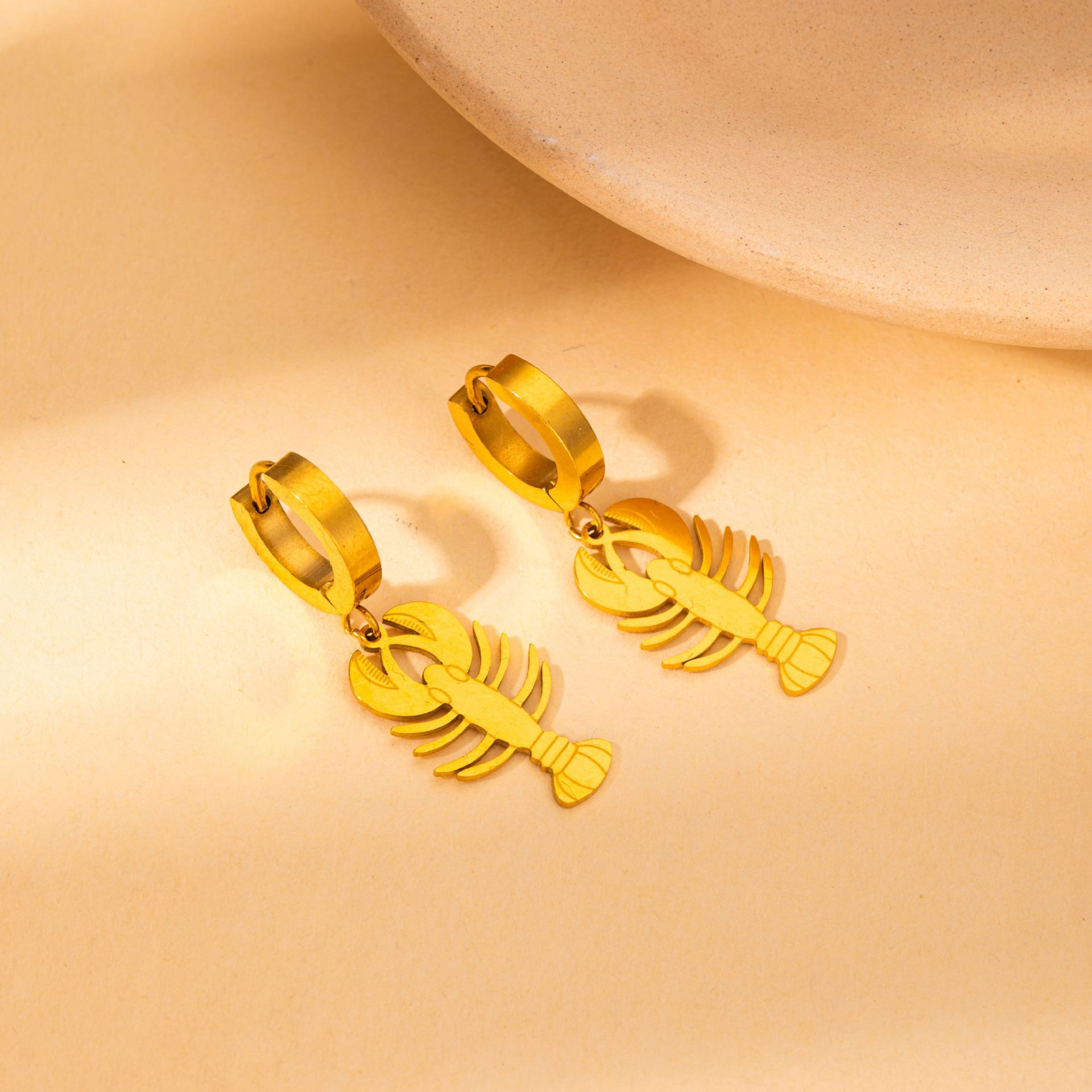 1:Gold crayfish earrings