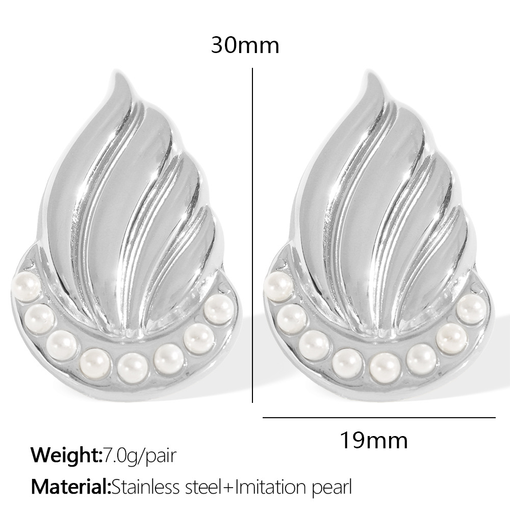 2:Eh812 white bead silver earrings