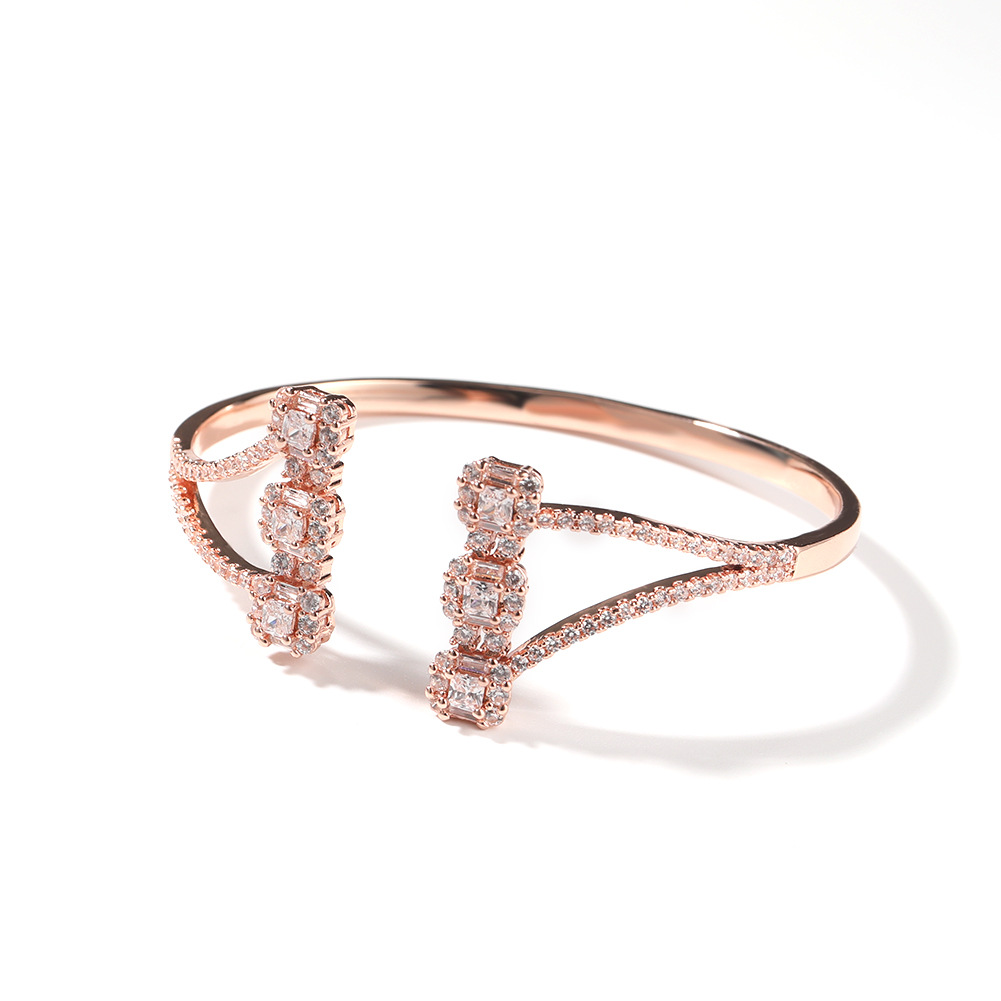 6:Three-headed bracelet rose gold