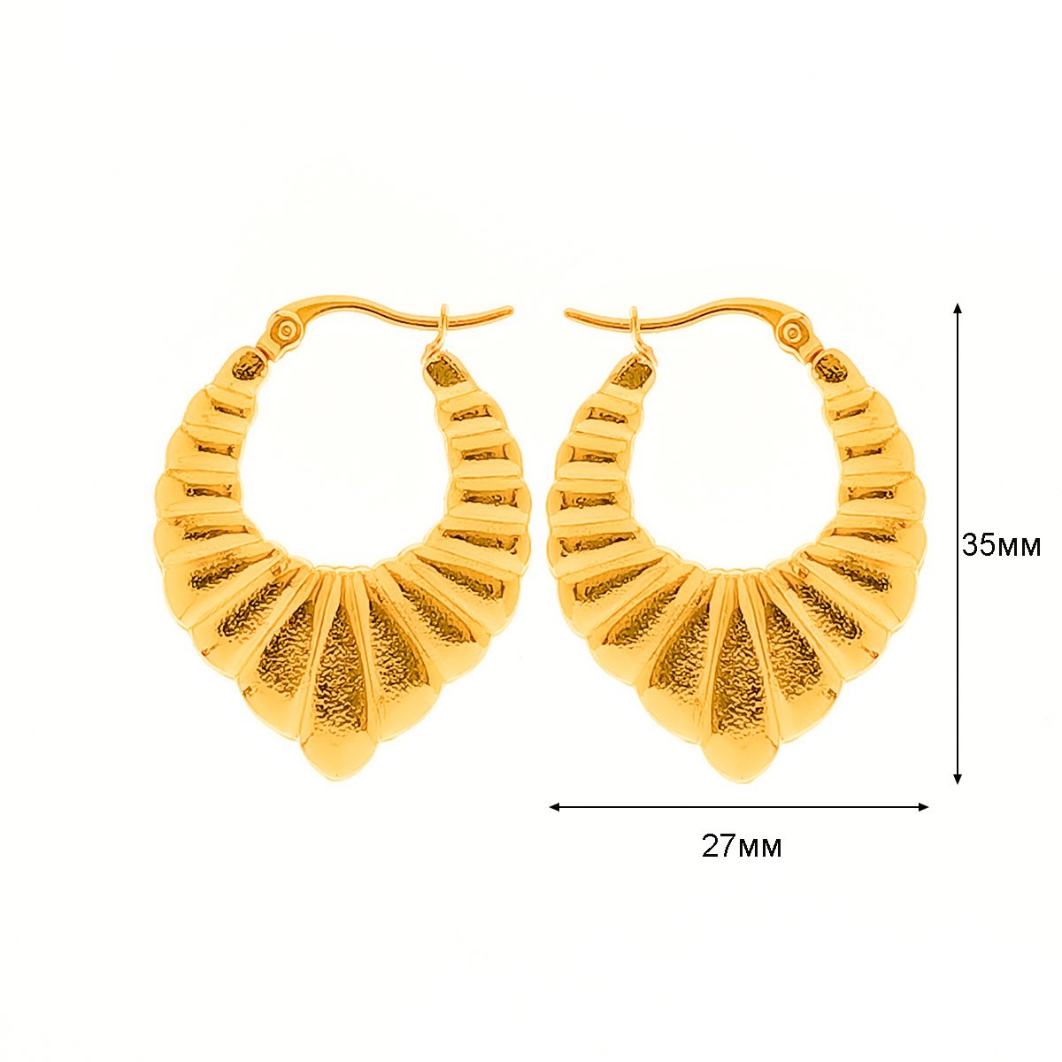 17:E0096 a pair of earrings