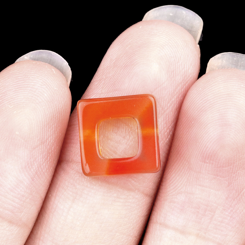 Red agate (10mm square)