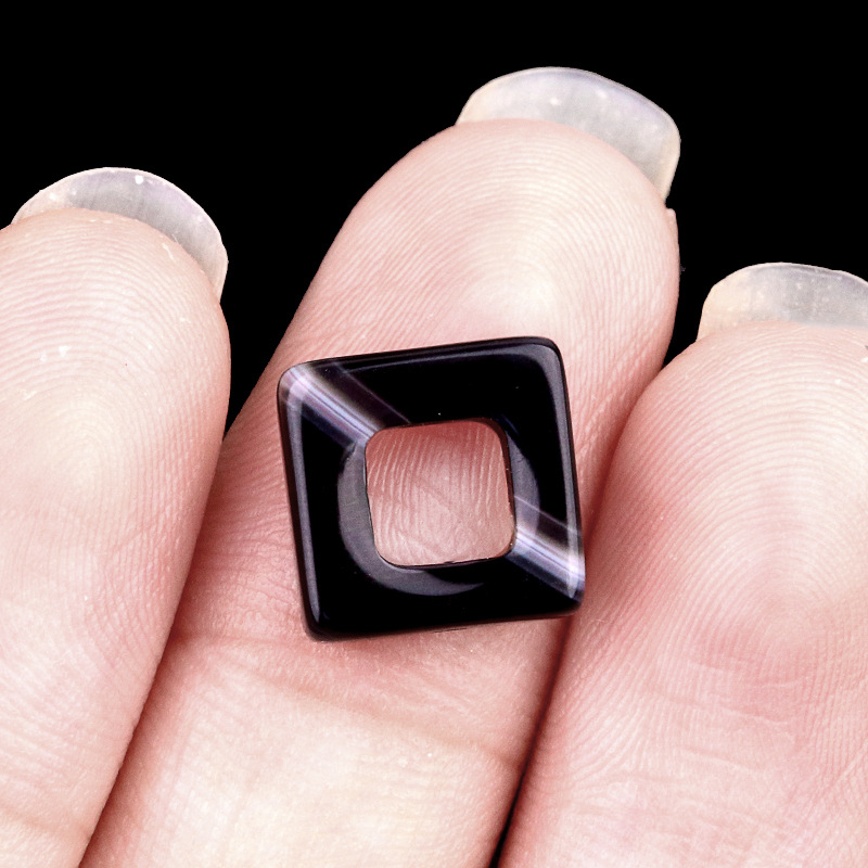 Black agate (10mm square)