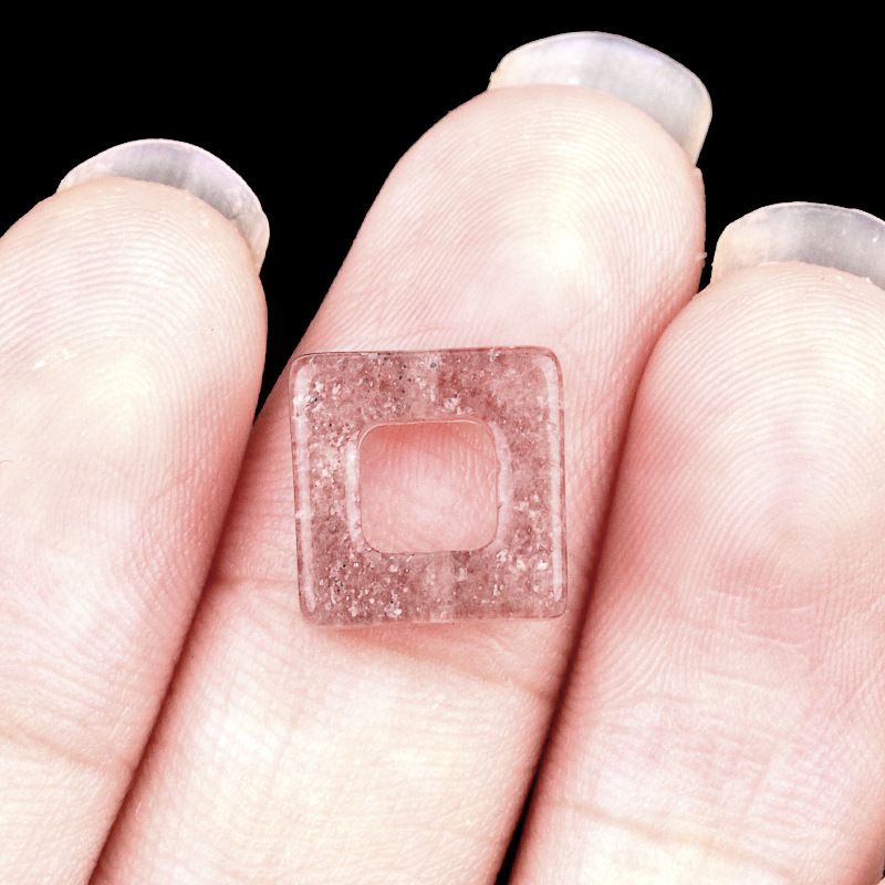 9:Strawberry crystal (10mm square)