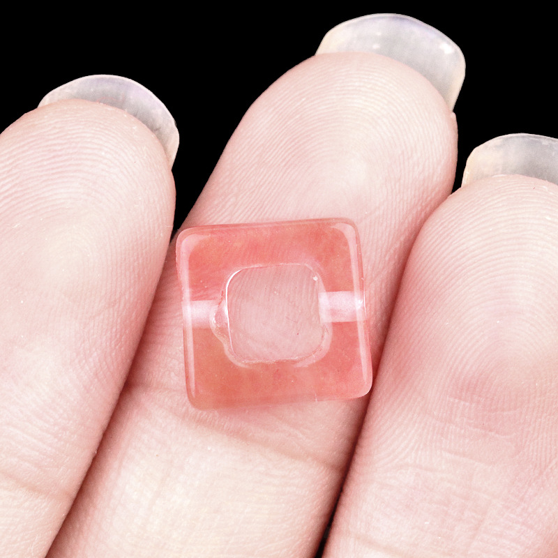 18:Watermelon red (synthetic) (10mm square)