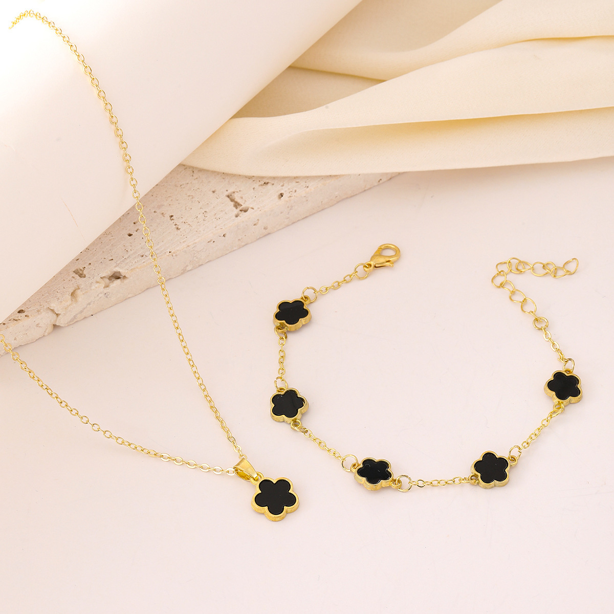 1:Br24y0534-1 (necklace + bracelet)