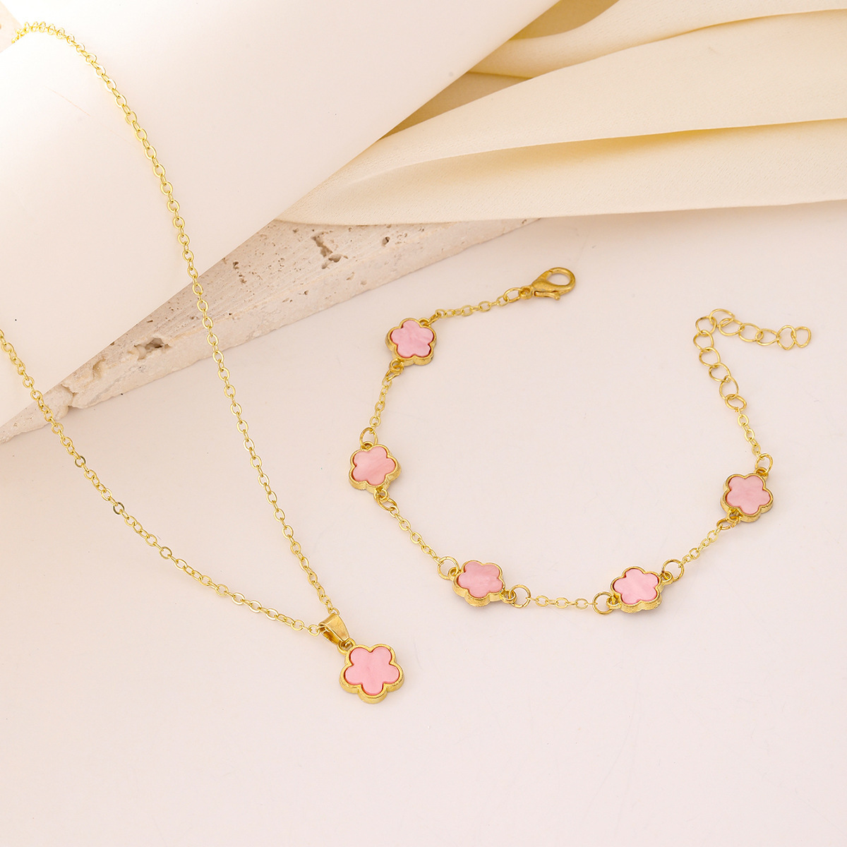 5:Br24y0534-5 (necklace + bracelet)