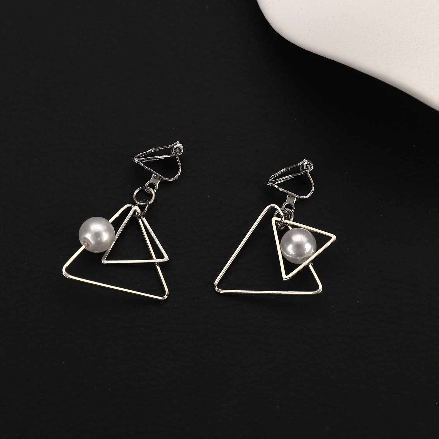 3:silver ear clip 6781