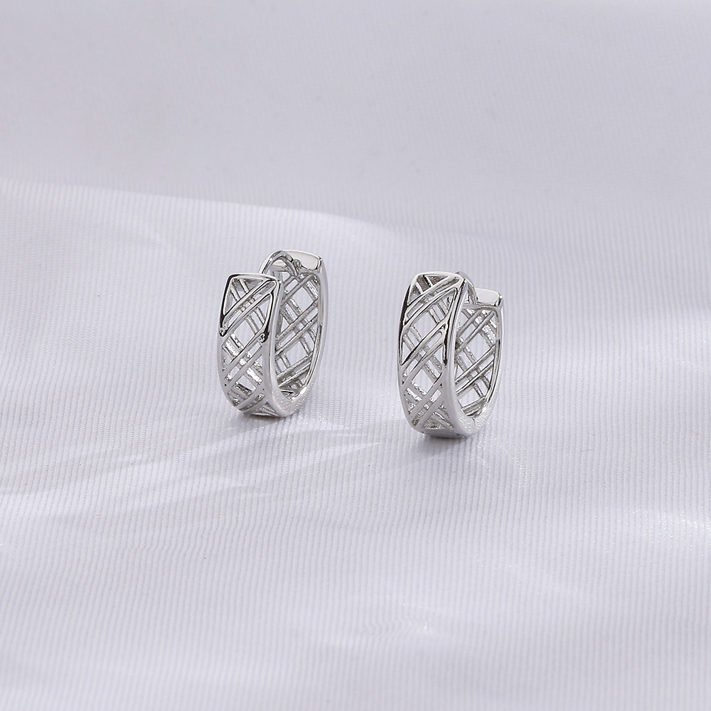 1:Braided pattern earrings (white gold)