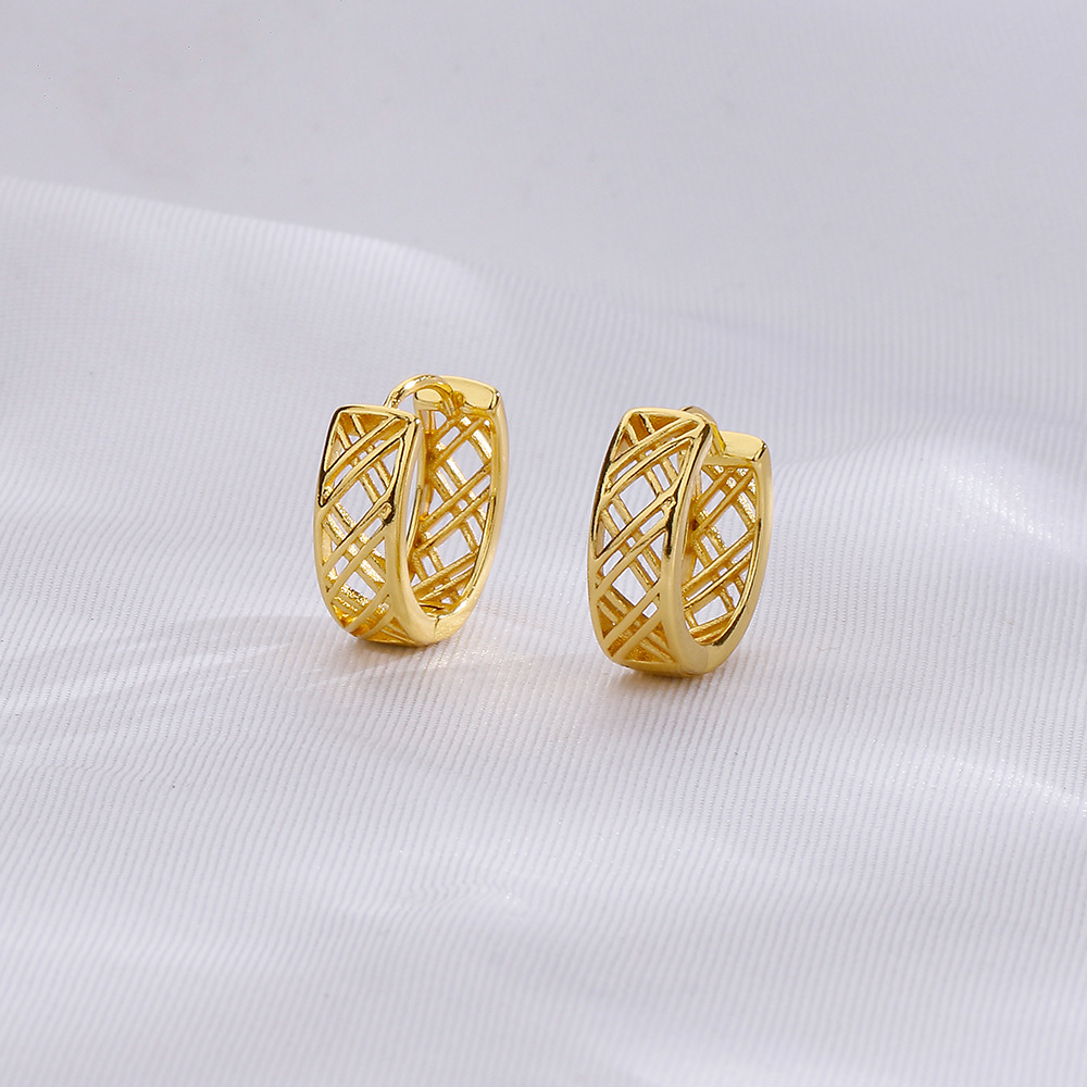 2:One woven pattern earring (gold