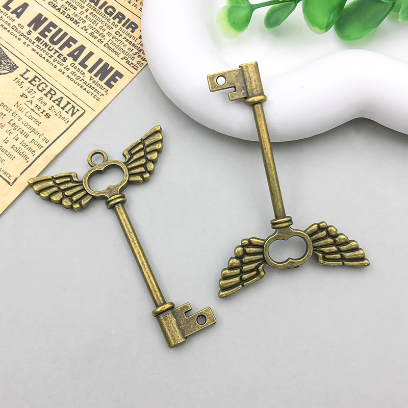 9:1 Ancient green wings key 41*60mm-7.8g-5694