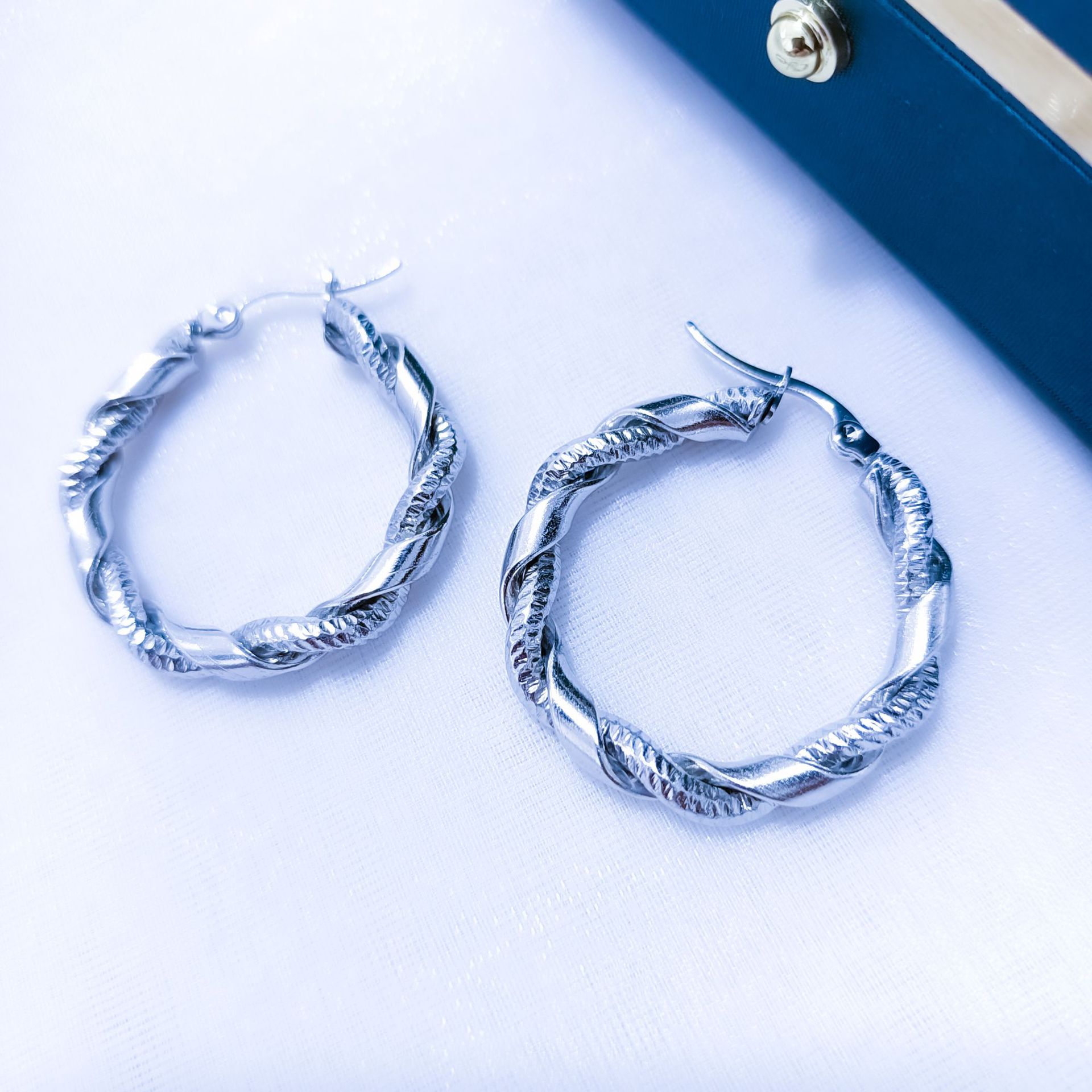 1:XG08 earrings-steel color