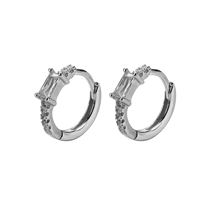 1:White diamond rectangular earrings