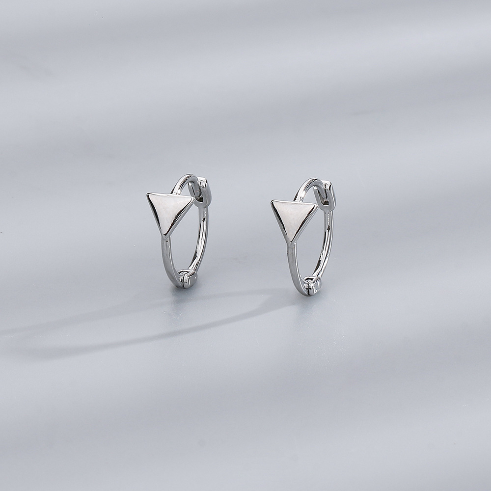 1:A pair of triangular ear buckle (white gold)