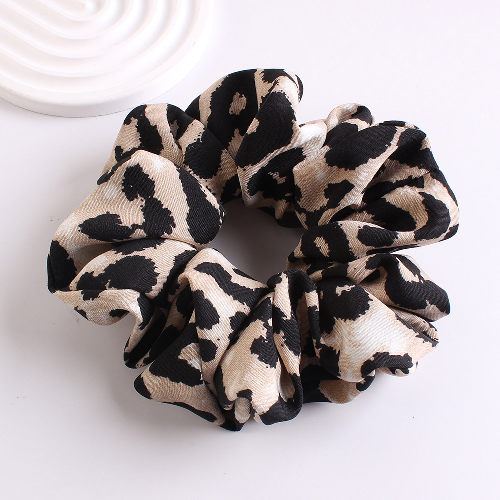 2:Off-white leopard print hair tie