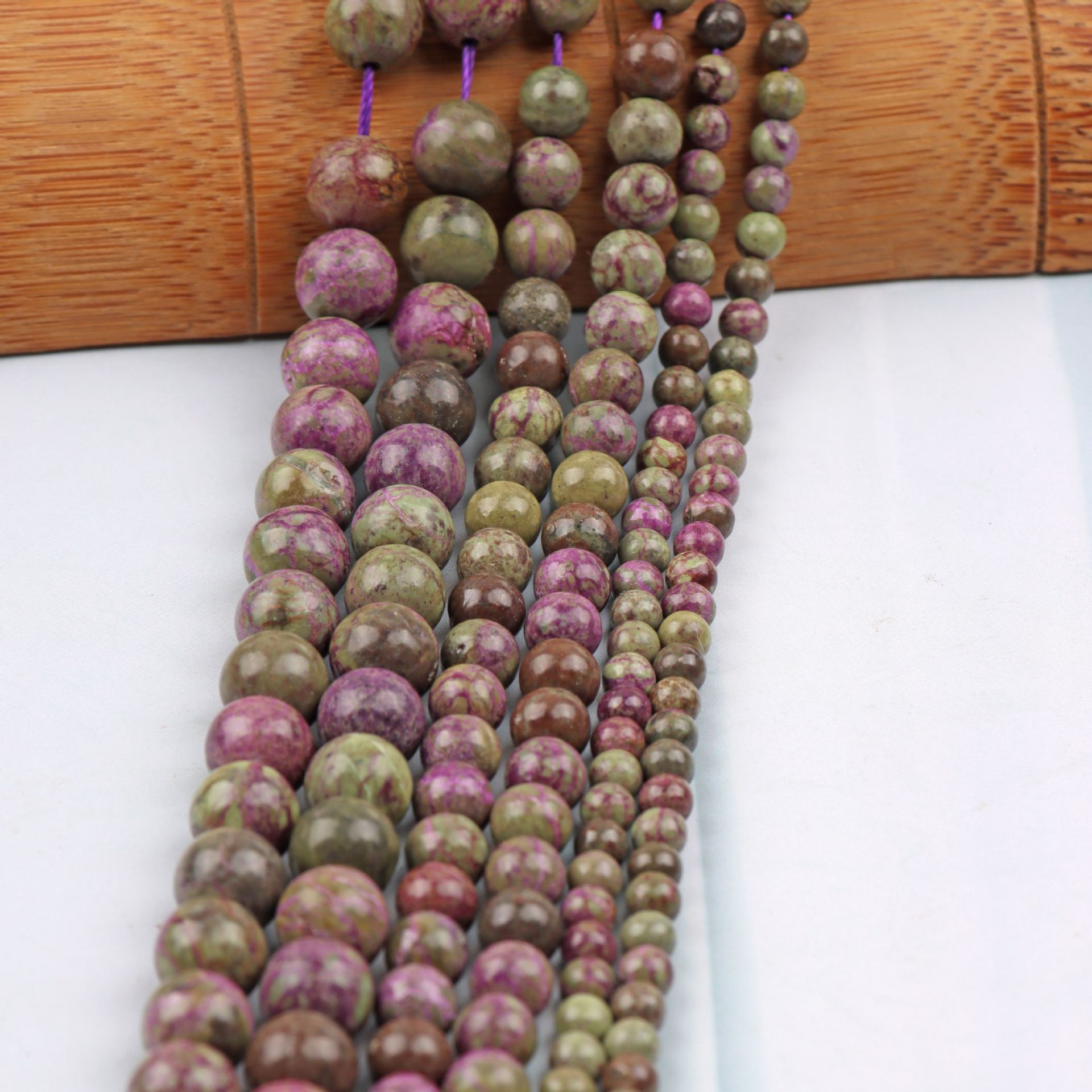 About 90 pieces 4mm